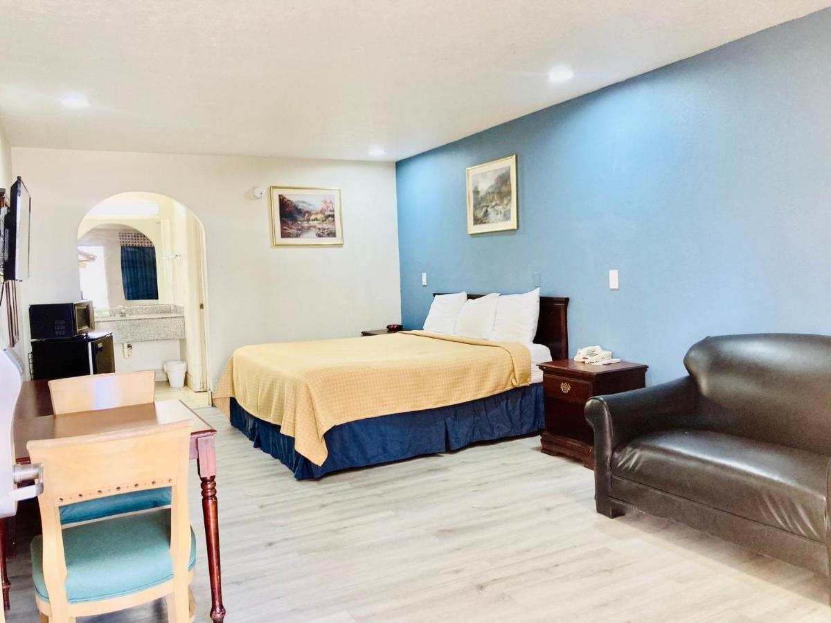 Americas Best Value Inn And Suites Houston/Northwest Brookhollow Esterno foto