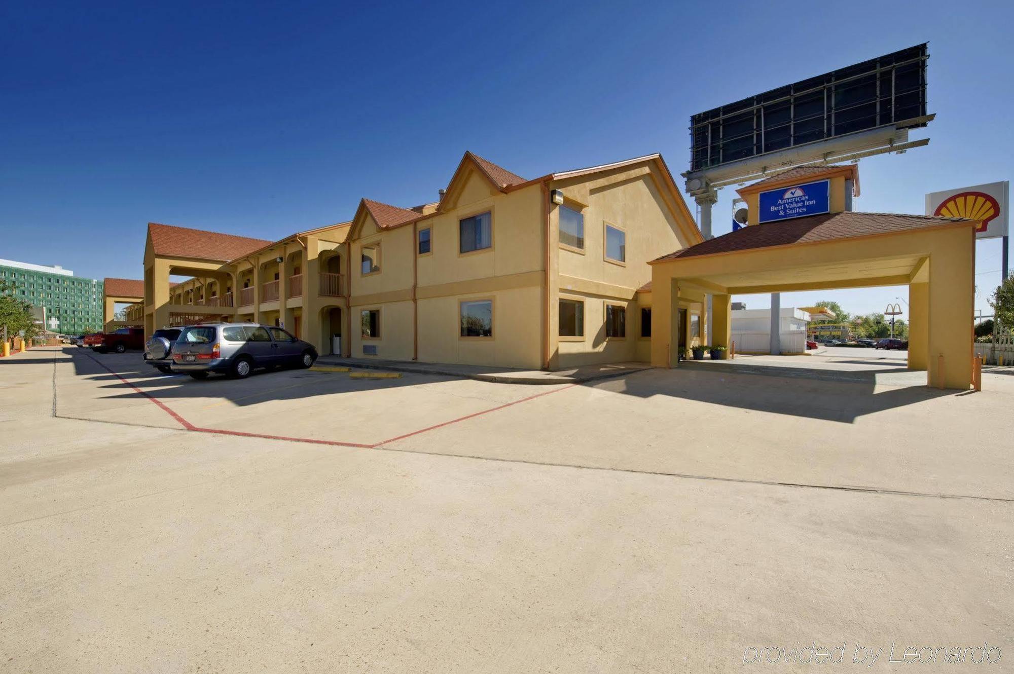 Americas Best Value Inn And Suites Houston/Northwest Brookhollow Esterno foto