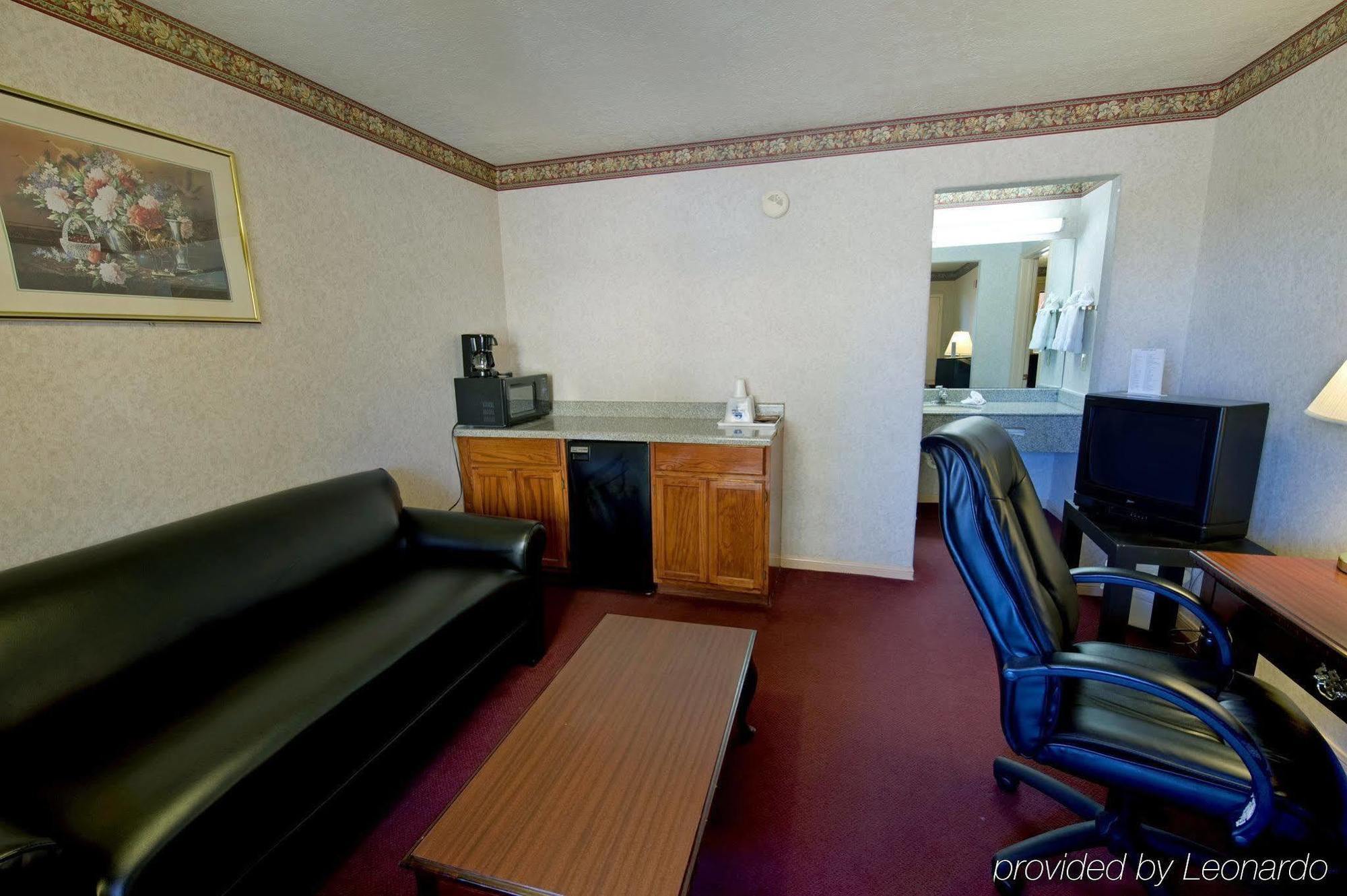 Americas Best Value Inn And Suites Houston/Northwest Brookhollow Esterno foto