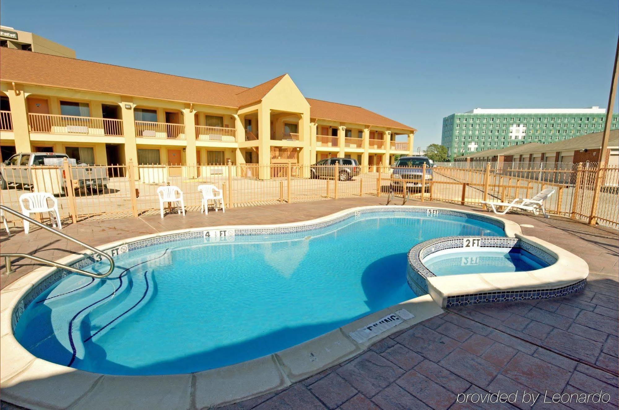 Americas Best Value Inn And Suites Houston/Northwest Brookhollow Esterno foto